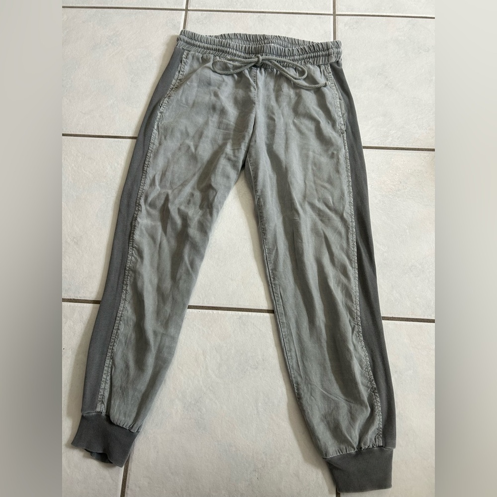 Bella Dahl Two-Tone Green/Gray Joggers